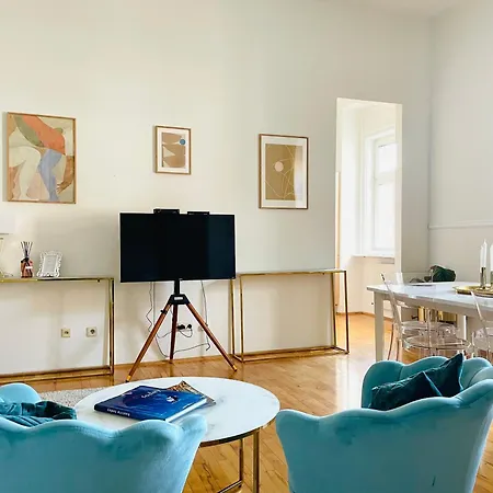 Apstay Center Deluxe ǀ Free Parking ǀ Self Check-in Aparthotel Graz