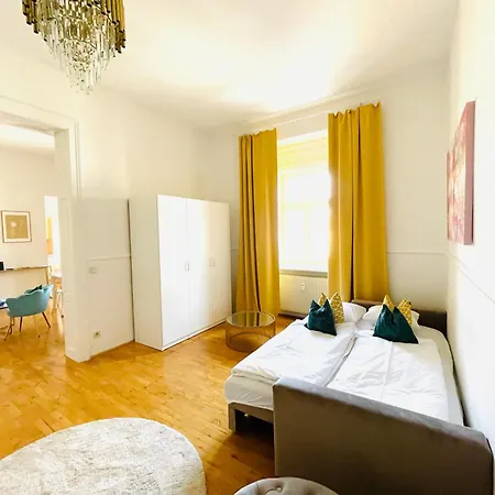 Apstay Center Deluxe ǀ Free Parking ǀ Self Check-in Apartmanhotel