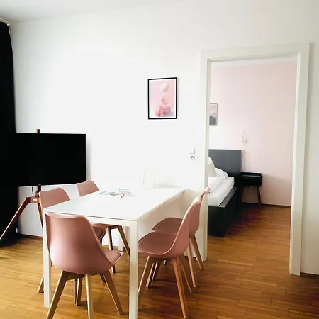 Apstay Center Deluxe ǀ Parking ǀ Self Check-in Graz