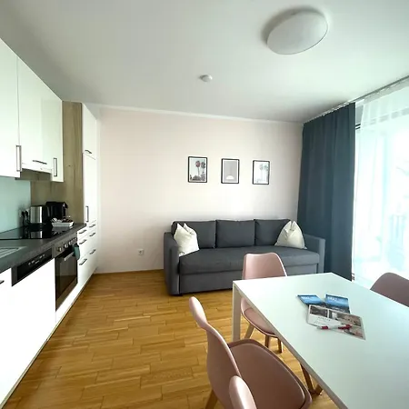 Apstay Center Deluxe ǀ Parking ǀ Self Check-in 3* Graz