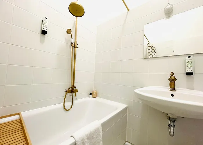 Apstay Center Deluxe ǀ Parking Option ǀ Self Check-in 4*