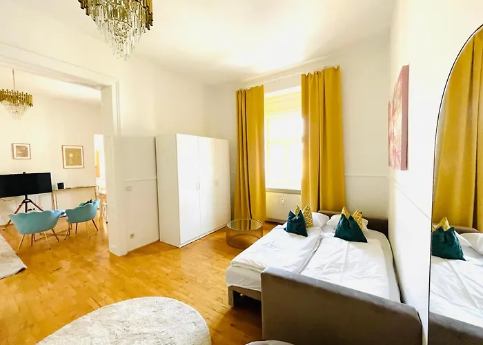 Apstay Center Deluxe ǀ Parking Option ǀ Self Check-in Apartahotel