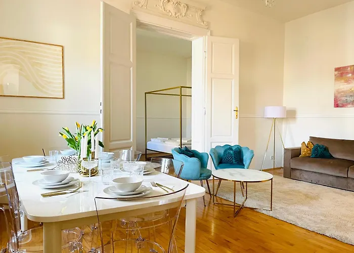 Apstay Center Deluxe ǀ Parking Option ǀ Self Check-in